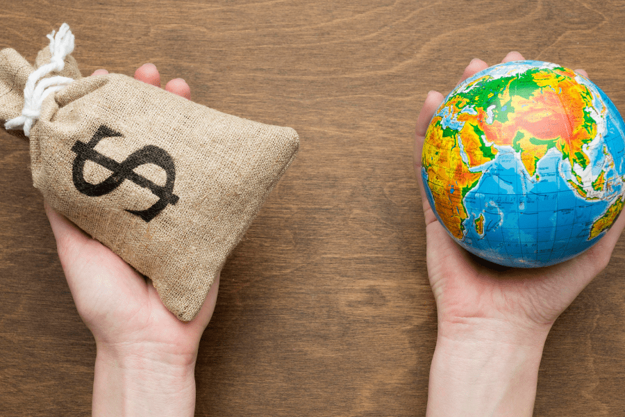 Dollar and the world article thumbnail